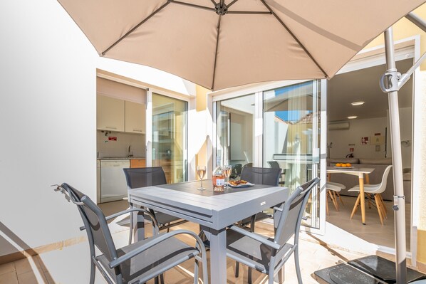 Outdoor dining