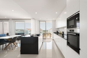 Fridge, microwave, oven, dishwasher - LAGOS MARINA VIEW 1 WITH POOL by HOMING (Lagos)