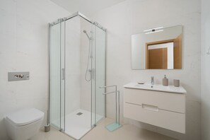 Shower, towels - LAGOS DESIGN APARTMENT 1 WITH POOL by HOMING (Lagos)