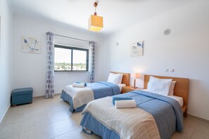 2 slaapkamers, een strijkplank/strijkijzer, gratis wifi, beddengoed