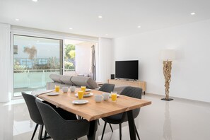 Dining - LAGOS DESIGN APARTMENT 4 WITH POOL by HOMING (Lagos)