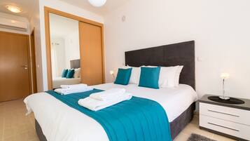 2 bedrooms, in-room safe, iron/ironing board, free WiFi