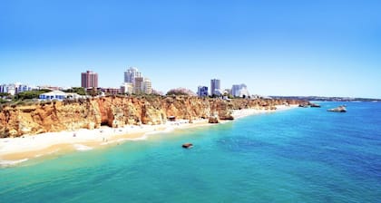 PORTIMÃO ELEGANT HOUSE WITH POOL by HOMING