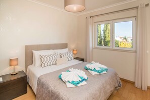 3 bedrooms, iron/ironing board, travel crib, free WiFi