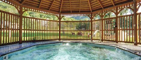 Een verwarmd zwembad