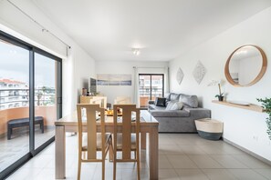 TV - PRAIA DA ROCHA OCEAN VIEW WITH POOL by HOMING (Portimão)