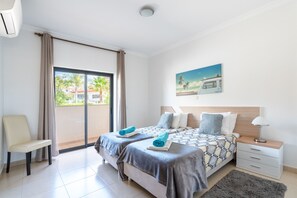 2 bedrooms, iron/ironing board, free WiFi, bed sheets - LAGOS CENTRAL 2 WITH POOL by HOMING (Lagos)