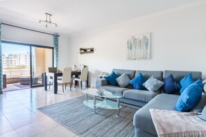 TV - LAGOS CENTRAL 2 WITH POOL by HOMING (Lagos)