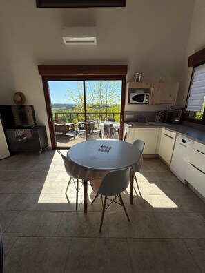Dining - Chalet on the hill (Calvisson)