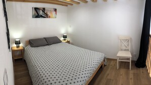 2 bedrooms, iron/ironing board, travel crib, WiFi - Chalet on the hill (Calvisson)