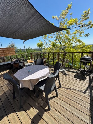 Outdoor dining - Chalet on the hill (Calvisson)