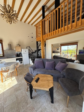 テレビ、DVD プレーヤー、書庫、ビデオライブラリ