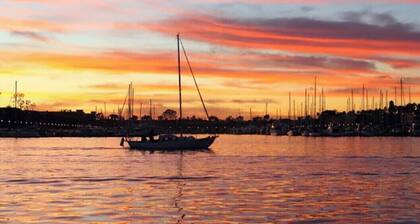Peaceful and Cozy Boat Stay in Marina Del Rey