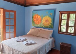 4 bedrooms, iron/ironing board, WiFi, bed sheets