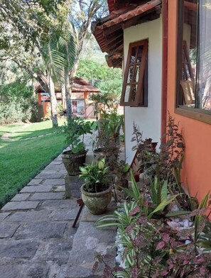 Property grounds - House, Garden, Creek, Unique Place - São Pedro (São Pedro da Serra)