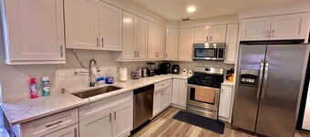 The Classy Suite: 2BR with Free Parking