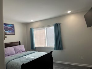 2 bedrooms, desk, iron/ironing board, travel cot