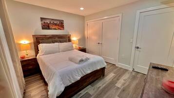 1 slaapkamer, een strijkplank/strijkijzer, wifi