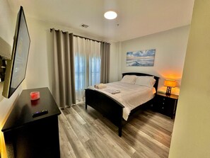 1 dormitorio, tabla de planchar con plancha, wifi y ropa de cama