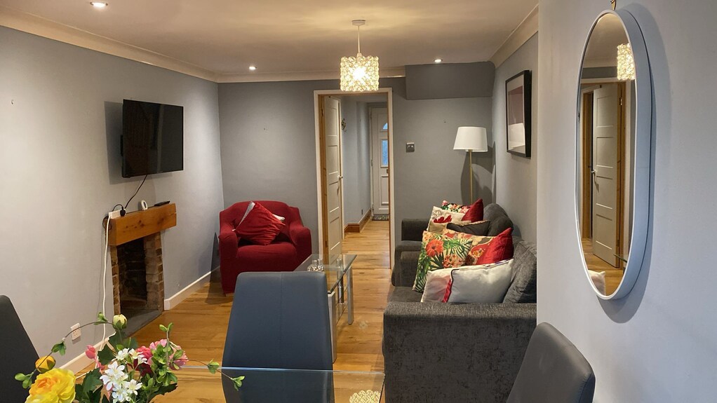Homely & Warm 4 Bed House Big Garden Free Parking - Cambrige (UK)