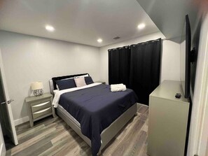 1 habitación, tabla de planchar con plancha y wifi