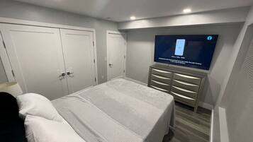 1 habitación, tabla de planchar con plancha, wifi y ropa de cama