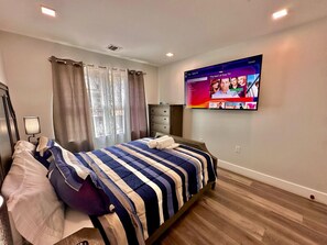 2 bedrooms, desk, iron/ironing board, WiFi