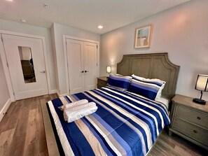 2 bedrooms, desk, iron/ironing board, WiFi