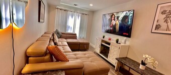 The Modern Suite: 2BR with Free Parking