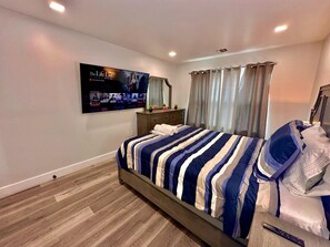 2 bedrooms, desk, iron/ironing board, WiFi