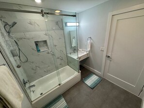Hair dryer - The Spacious Suite: 2BR with Balcony (Paterson)