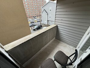 Terrace/patio - The Spacious Suite: 2BR with Balcony (Paterson)