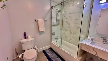 Gratis toiletartikelen, een haardroger