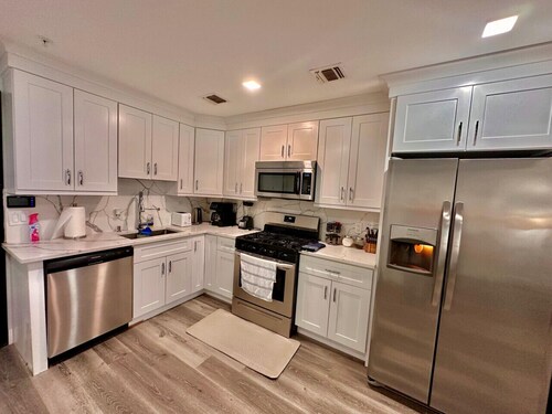 The Cozy Suite: 1BR with Free Parking