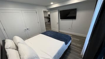 1 habitación, tabla de planchar con plancha, cuna de viaje y wifi