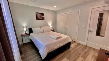 1 slaapkamer, een strijkplank/strijkijzer, reisbedje, wifi