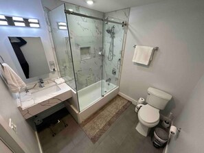 Produtos de toalete grátis, secador de cabelo