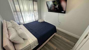 2 bedrooms, iron/ironing board, WiFi, bed sheets