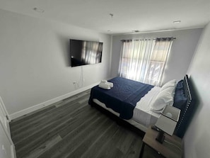 2 quartos, ferros/tábuas de passar roupa, Wi-Fi, roupa de cama
