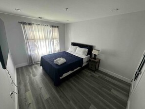 2 chambres, fer et planche à repasser, Wi-Fi, draps fournis