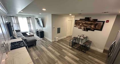 The Classic Suite: 2BR close to NYC