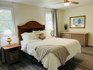 2 Schlafzimmer, Schreibtisch, Bügeleisen/Bügelbrett, WLAN