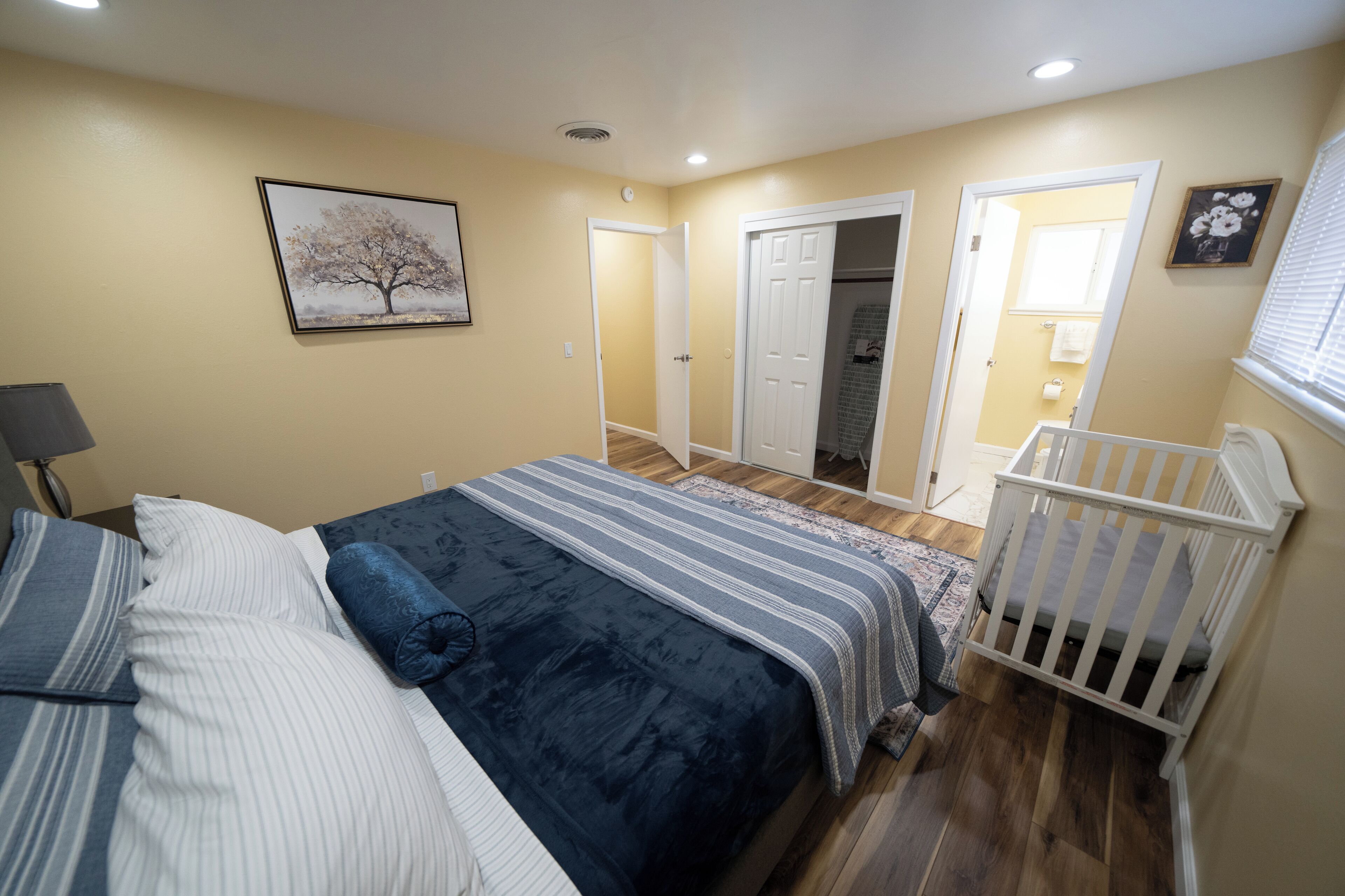 3 bedrooms, iron/ironing board, WiFi, bed sheets