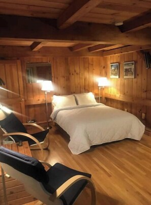 3 habitaciones, tabla de planchar con plancha, wifi y ropa de cama 
