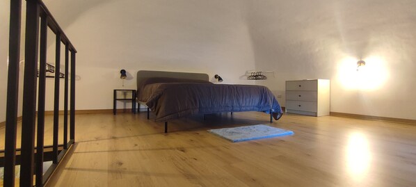 1 habitación, tabla de planchar con plancha, wifi gratis y ropa de cama 