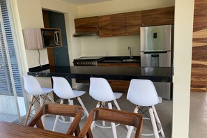 Fridge, microwave, oven, stovetop - Aqua Reef Condos Sayulita, Apt 1 (Sayulita)