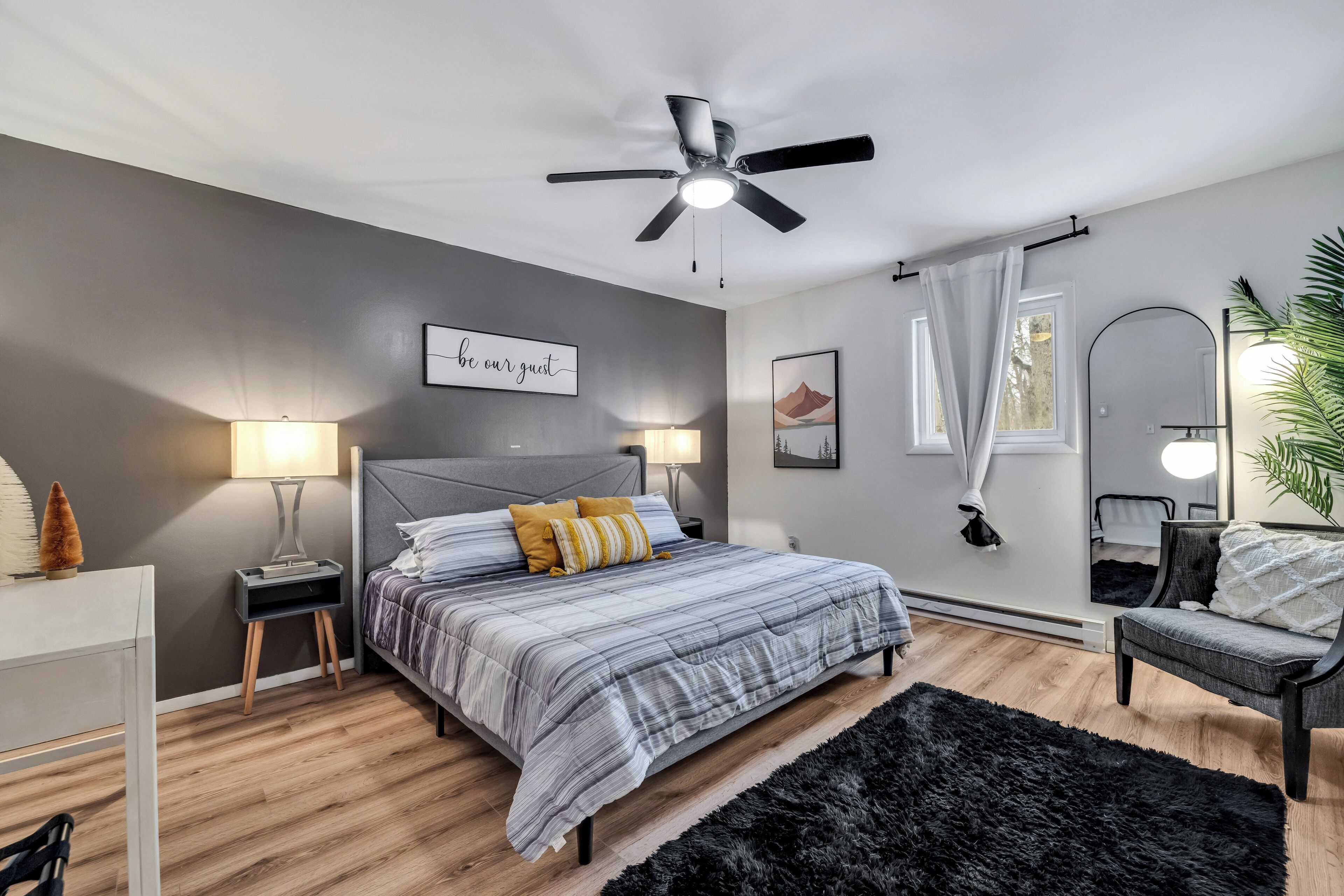 3 habitaciones, tabla de planchar con plancha, wifi y ropa de cama 