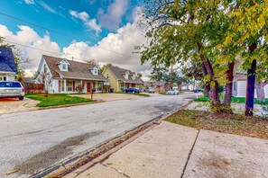 Exterior - Eastgate Gem, Walk to A&M! (College Station)