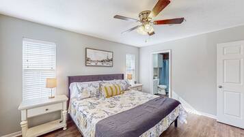 3 bedrooms, iron/ironing board, WiFi, bed sheets