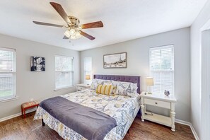 3 slaapkamers, een strijkplank/strijkijzer, wifi, beddengoed